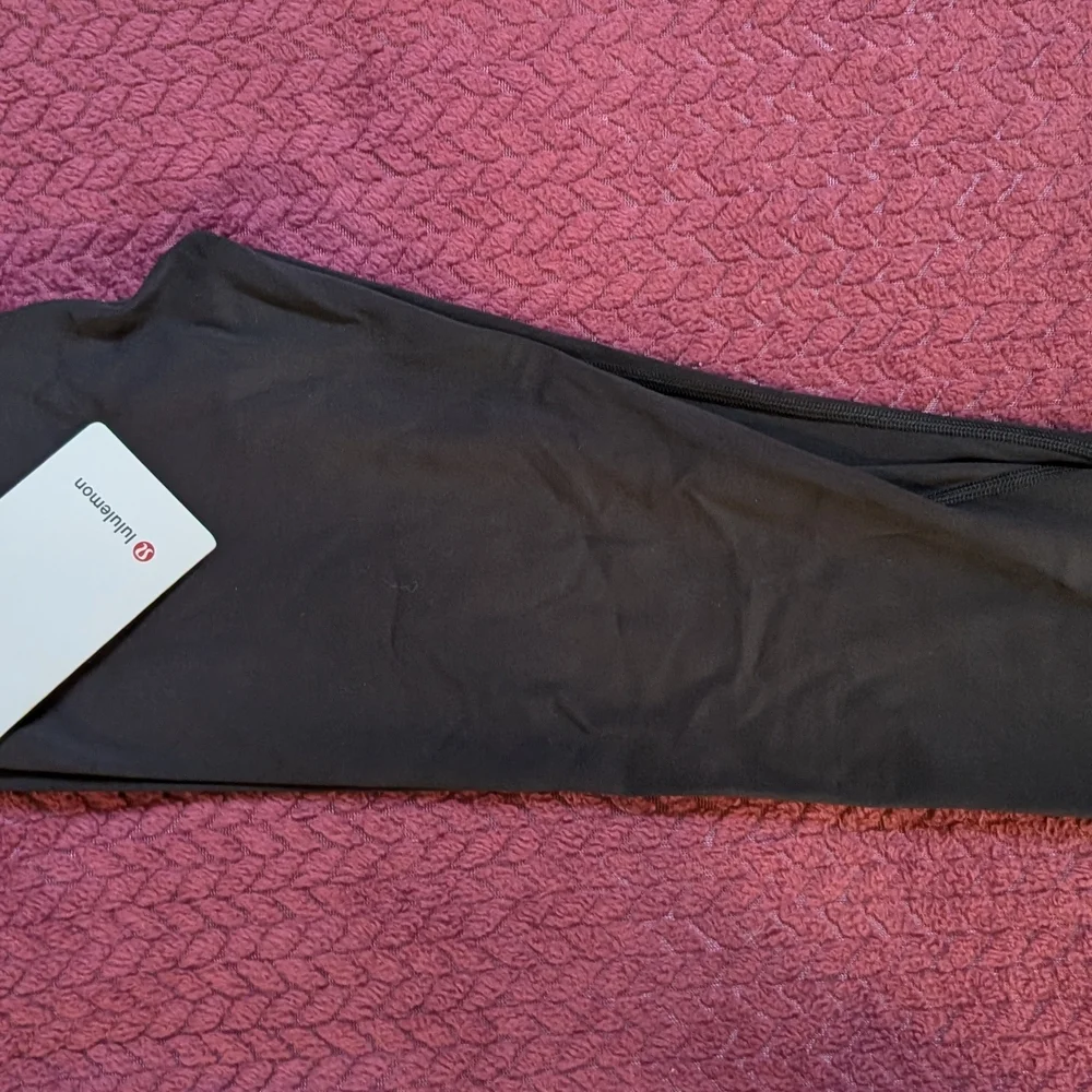NEW Lululemon Black Align HR Crop 21" Leggings - Picture 2 of 4